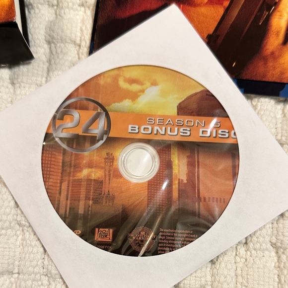 24 Season 5: 7 DVD Collector’s Edition Box Set + Sealed Bonus Disc - Picture 8 of 14